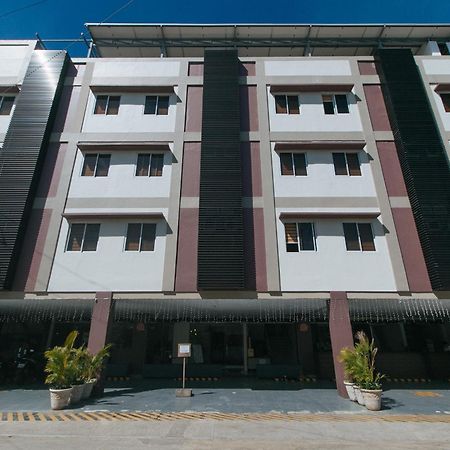 Reddoorz @ Leoncia Apartelle Mandaue City Exterior photo