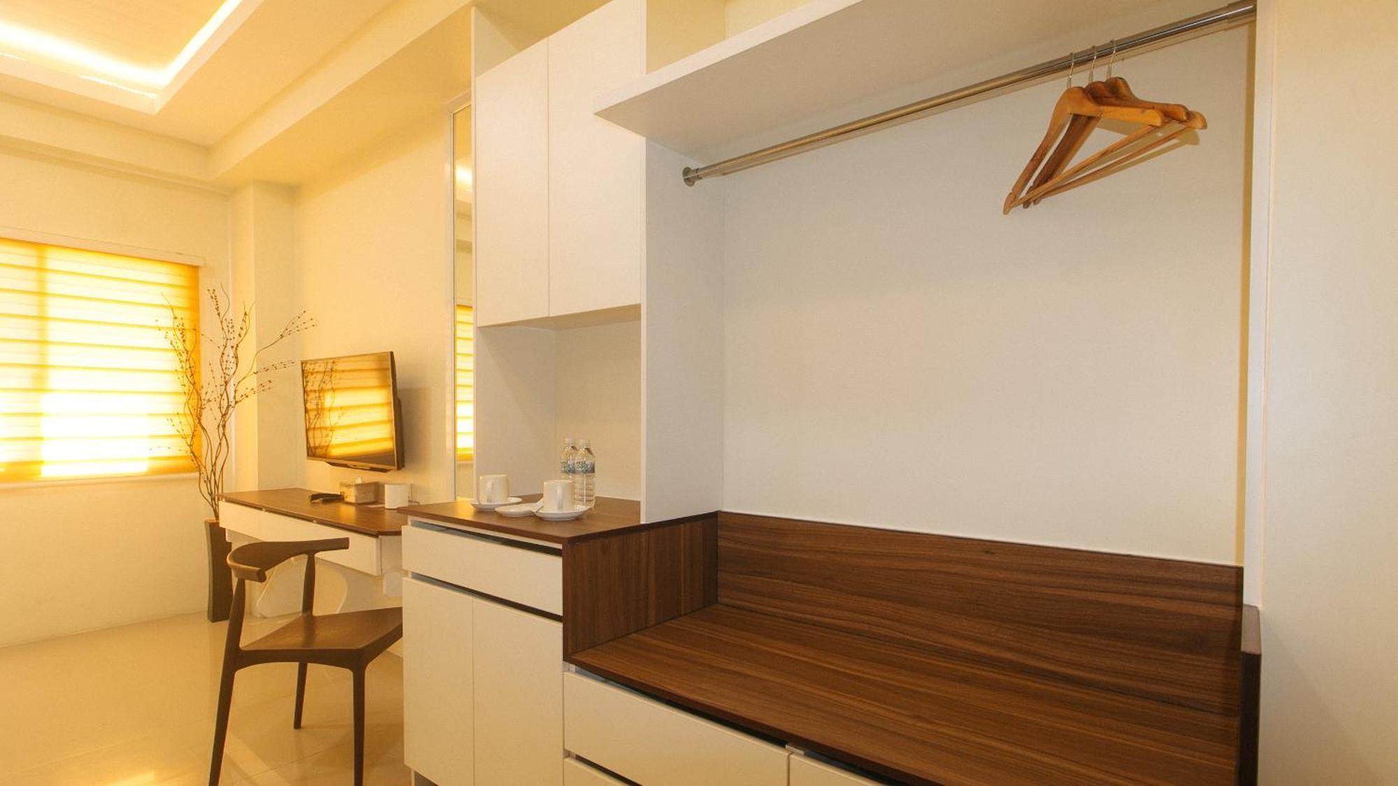 Reddoorz @ Leoncia Apartelle Mandaue City Exterior photo