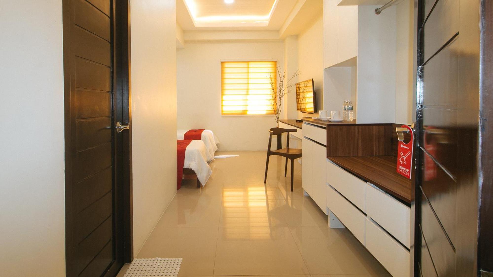 Reddoorz @ Leoncia Apartelle Mandaue City Exterior photo