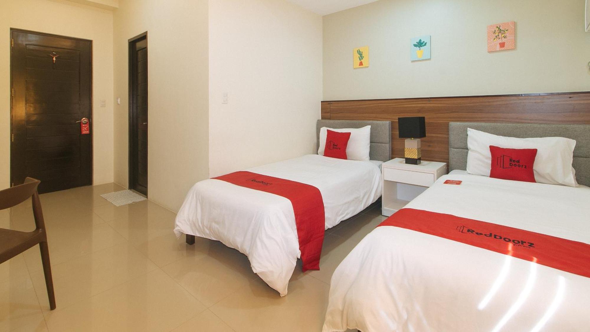 Reddoorz @ Leoncia Apartelle Mandaue City Exterior photo