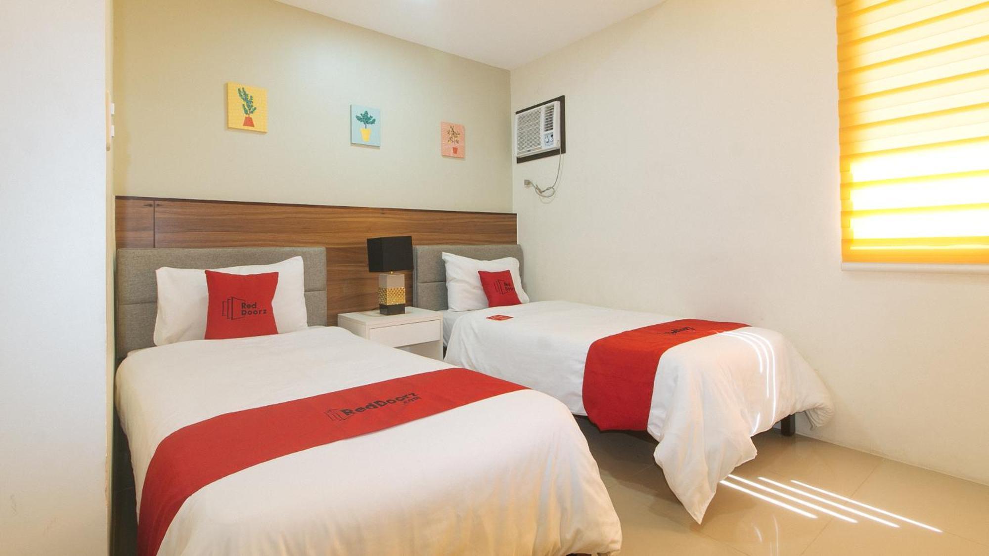Reddoorz @ Leoncia Apartelle Mandaue City Exterior photo