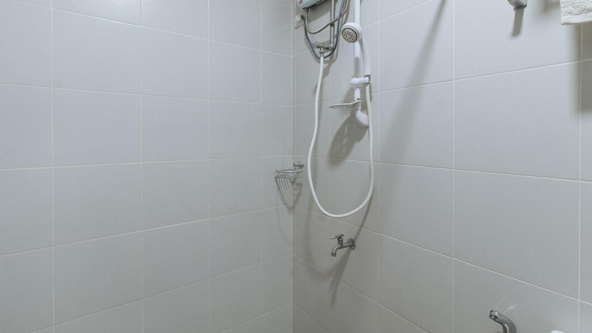 Reddoorz @ Leoncia Apartelle Mandaue City Exterior photo
