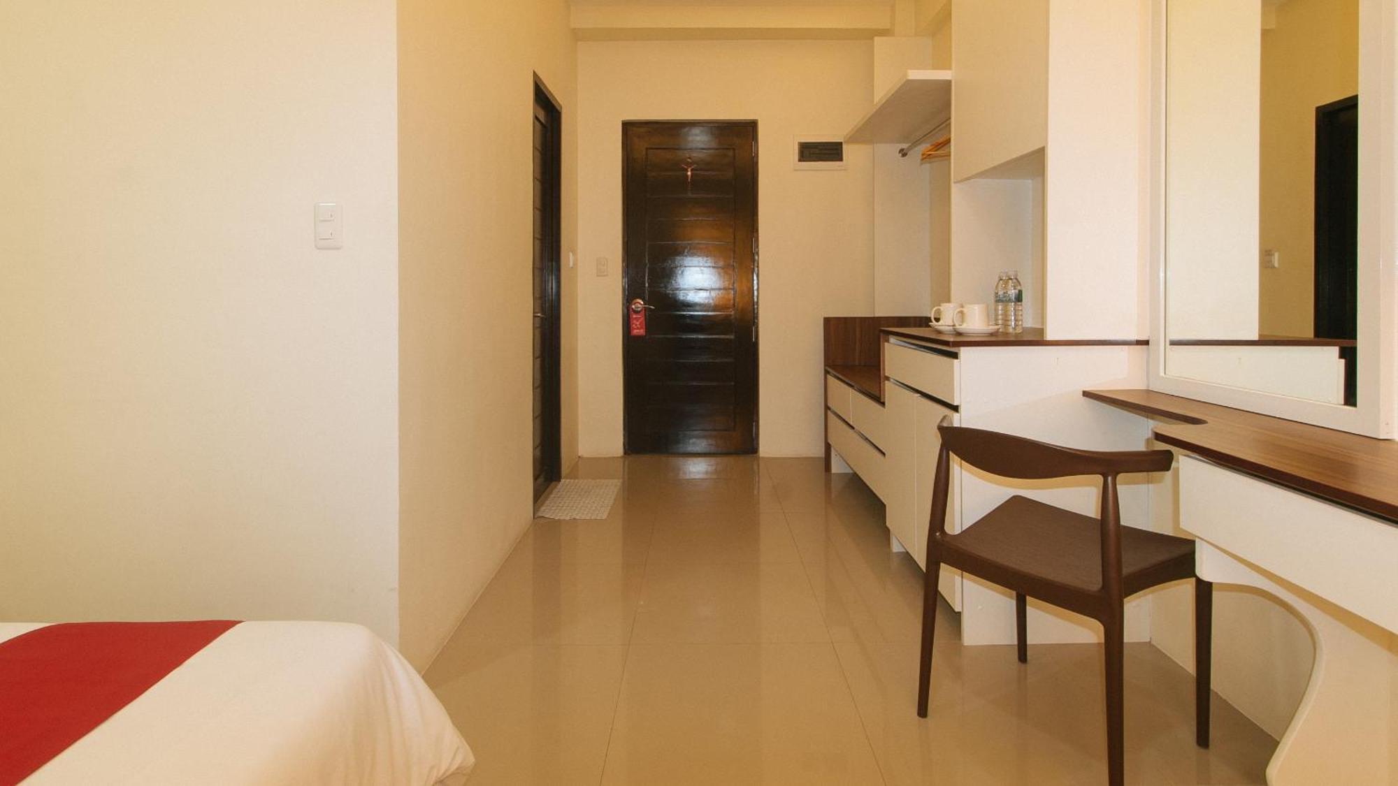 Reddoorz @ Leoncia Apartelle Mandaue City Exterior photo