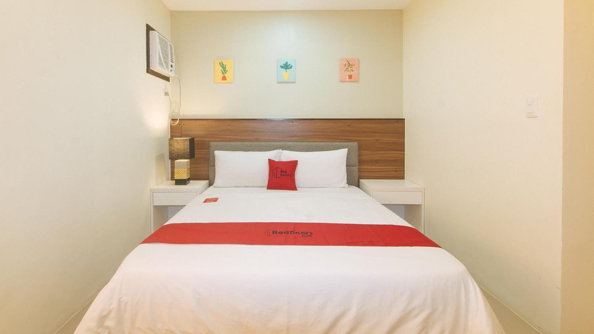 Reddoorz @ Leoncia Apartelle Mandaue City Exterior photo