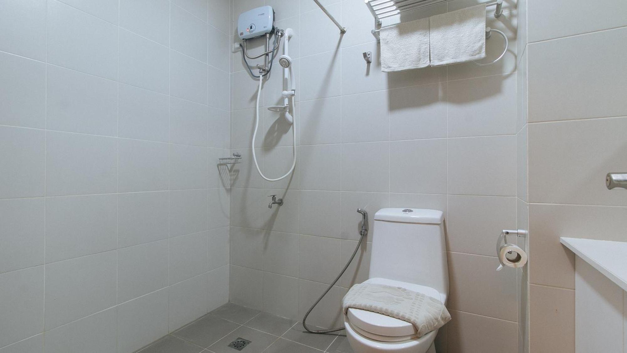 Reddoorz @ Leoncia Apartelle Mandaue City Exterior photo