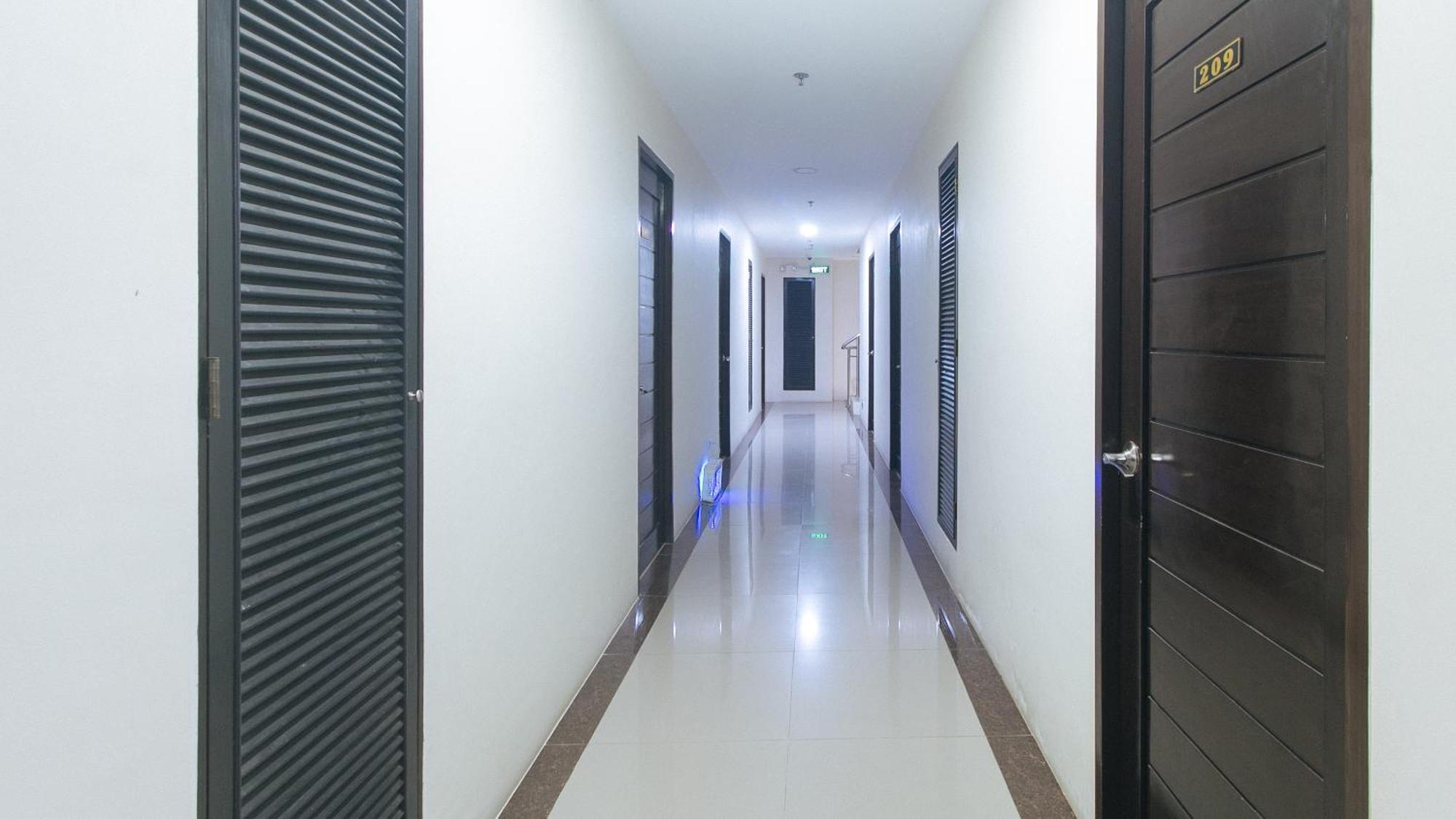 Reddoorz @ Leoncia Apartelle Mandaue City Exterior photo