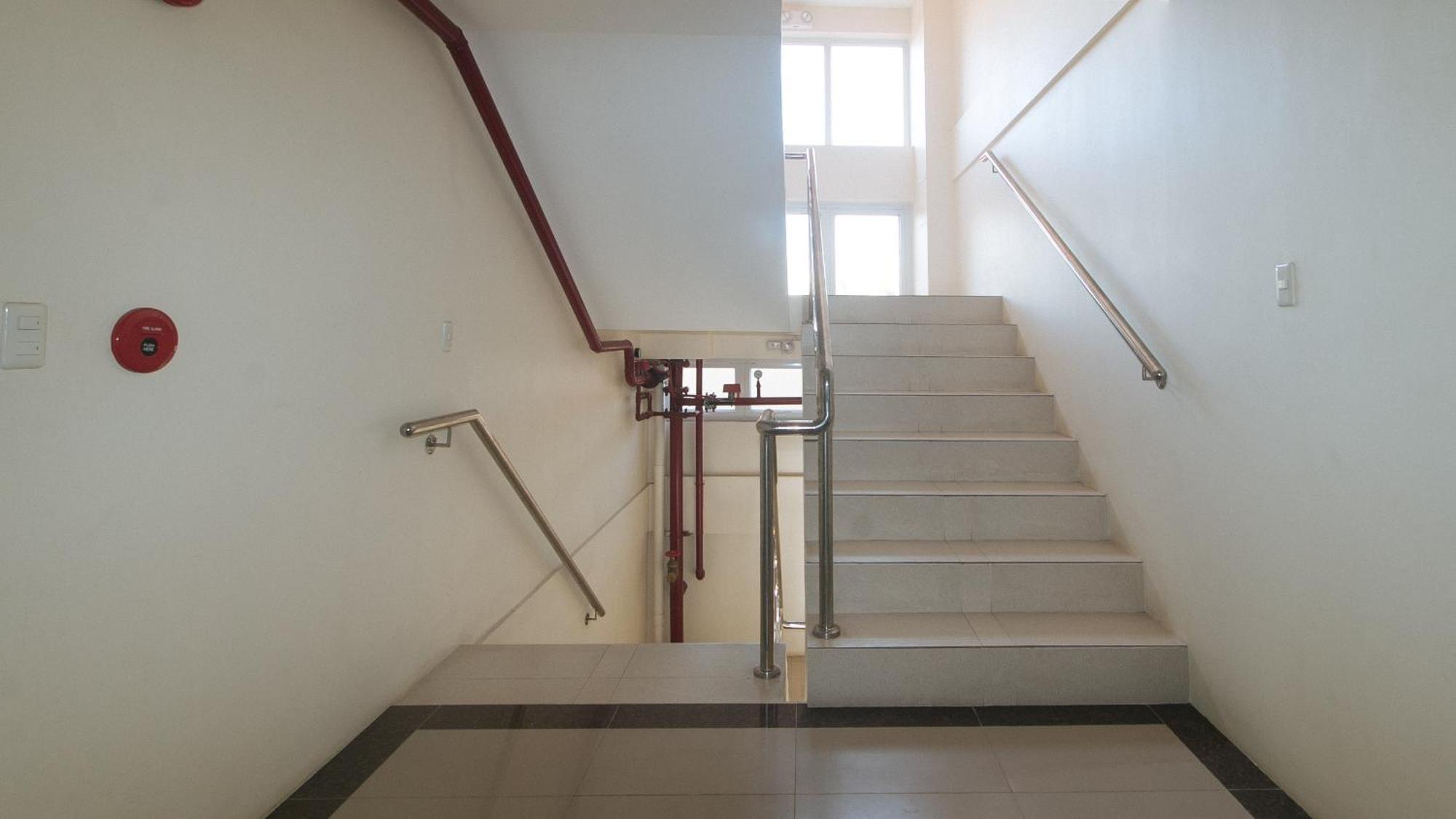 Reddoorz @ Leoncia Apartelle Mandaue City Exterior photo