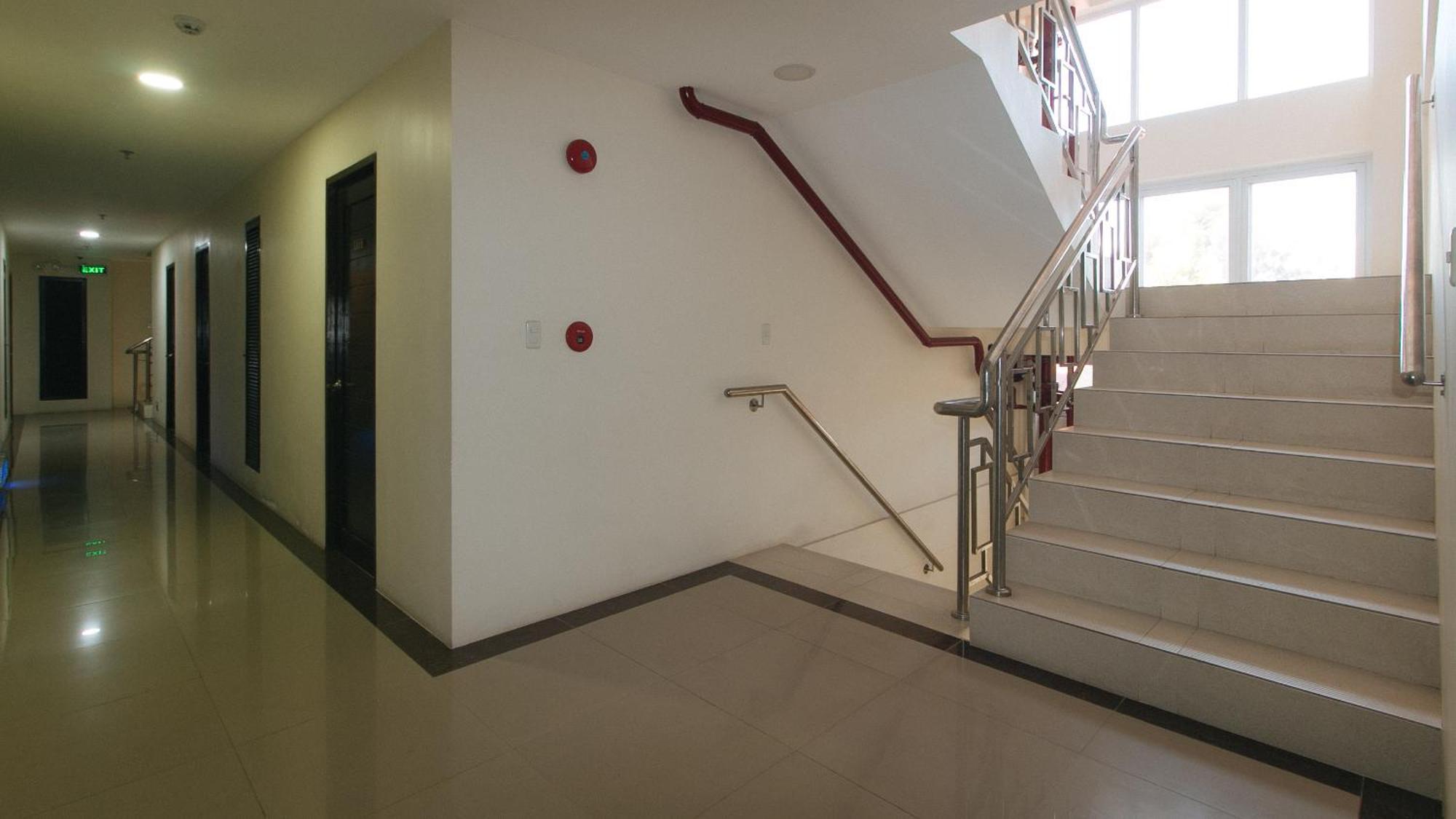 Reddoorz @ Leoncia Apartelle Mandaue City Exterior photo
