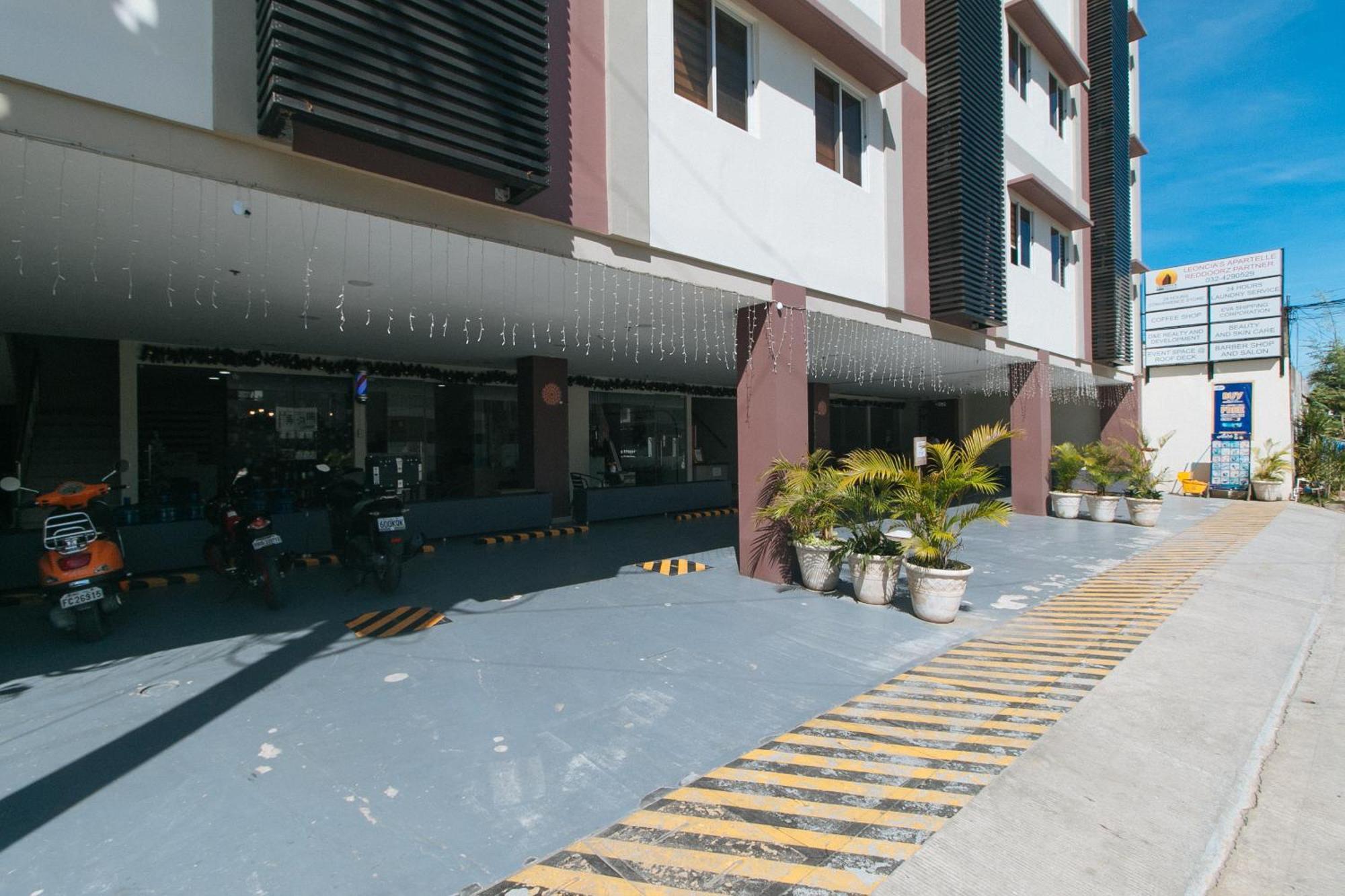 Reddoorz @ Leoncia Apartelle Mandaue City Exterior photo