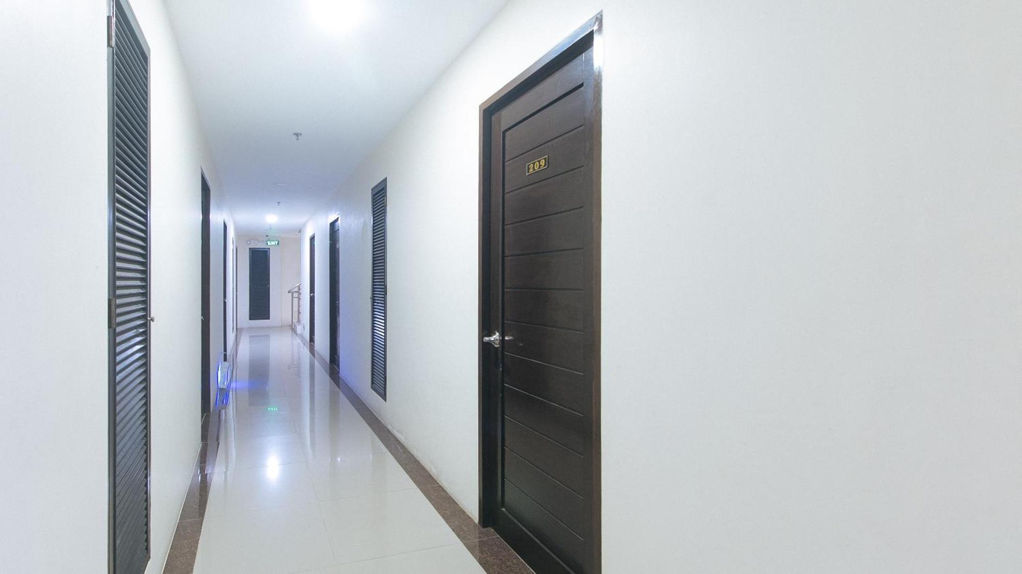 Reddoorz @ Leoncia Apartelle Mandaue City Exterior photo